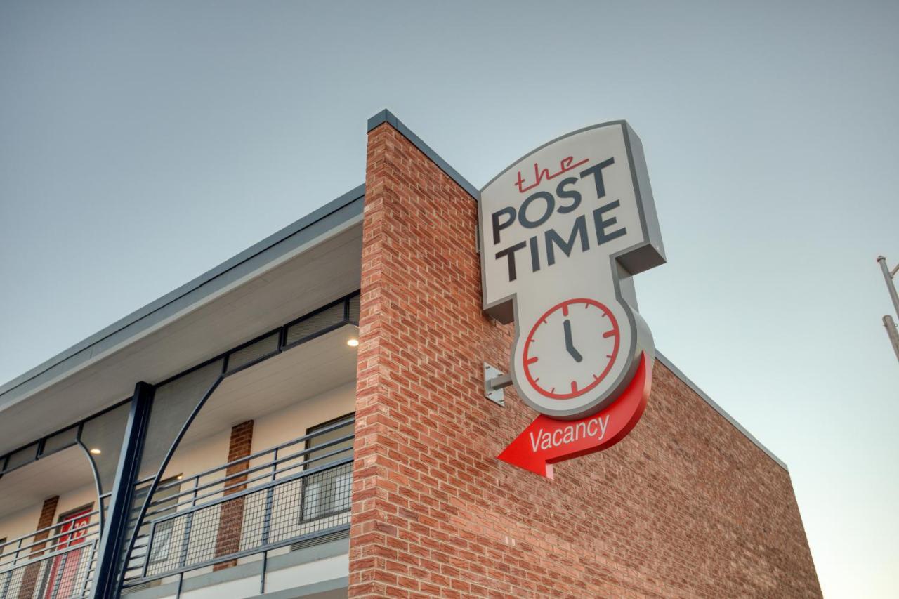 קארסלבד Post Time Inn מראה חיצוני תמונה